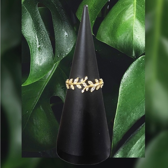 New! 18K Gold Plated Adjustable Leaf Ring - Picture 3 of 7